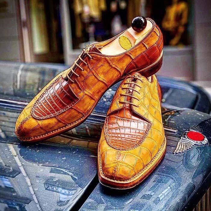 Men's yellow print derby shoes